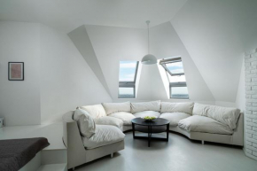 White Attic Apartment, Odesa